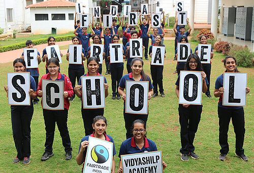 Schülerinnen und Schüler der Vidyashilp Academy. © Fairtrade India