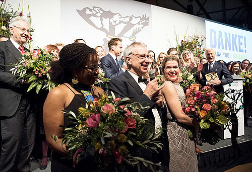 Tsitsi Choruma, Dieter Overath, Anke Engelke, und die Gewinner*innen des Awards 2018
