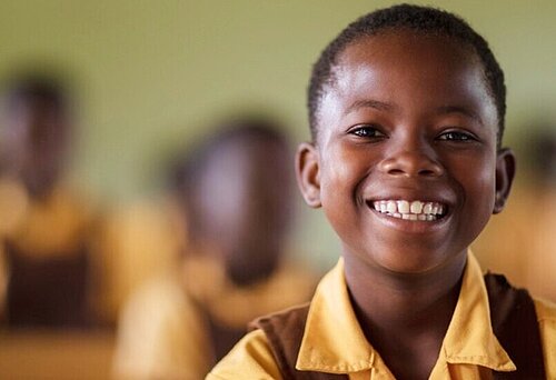 Die 8jährige Georgina Bonibe besucht die 1. Klasse derSekyerekrom MA Basic School in Ghana