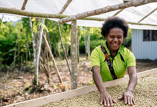 Weltweit unterstützt Fairtrade International Kleinbäuerinnen und Kleinbauern